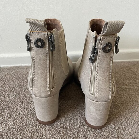 Blowfish Malibu Women's Praline Chelsea wedge booties in white sands NWOT - Picture 6 of 15